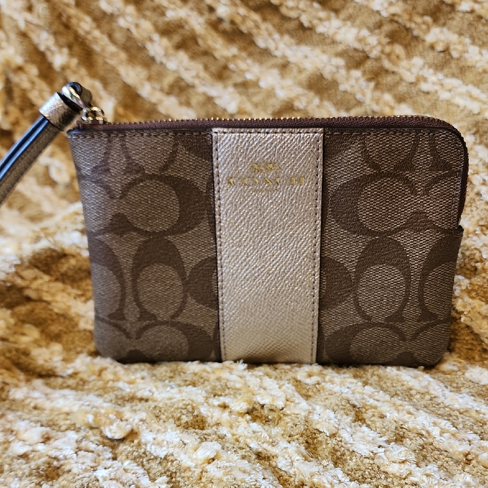 Coach LIKE NEW Wristlet Clutch Signature Brown and Gold Like New